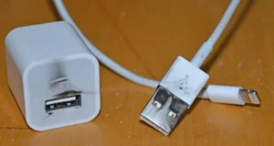 brandgevaar-met-goedkope-iPhone-opladers